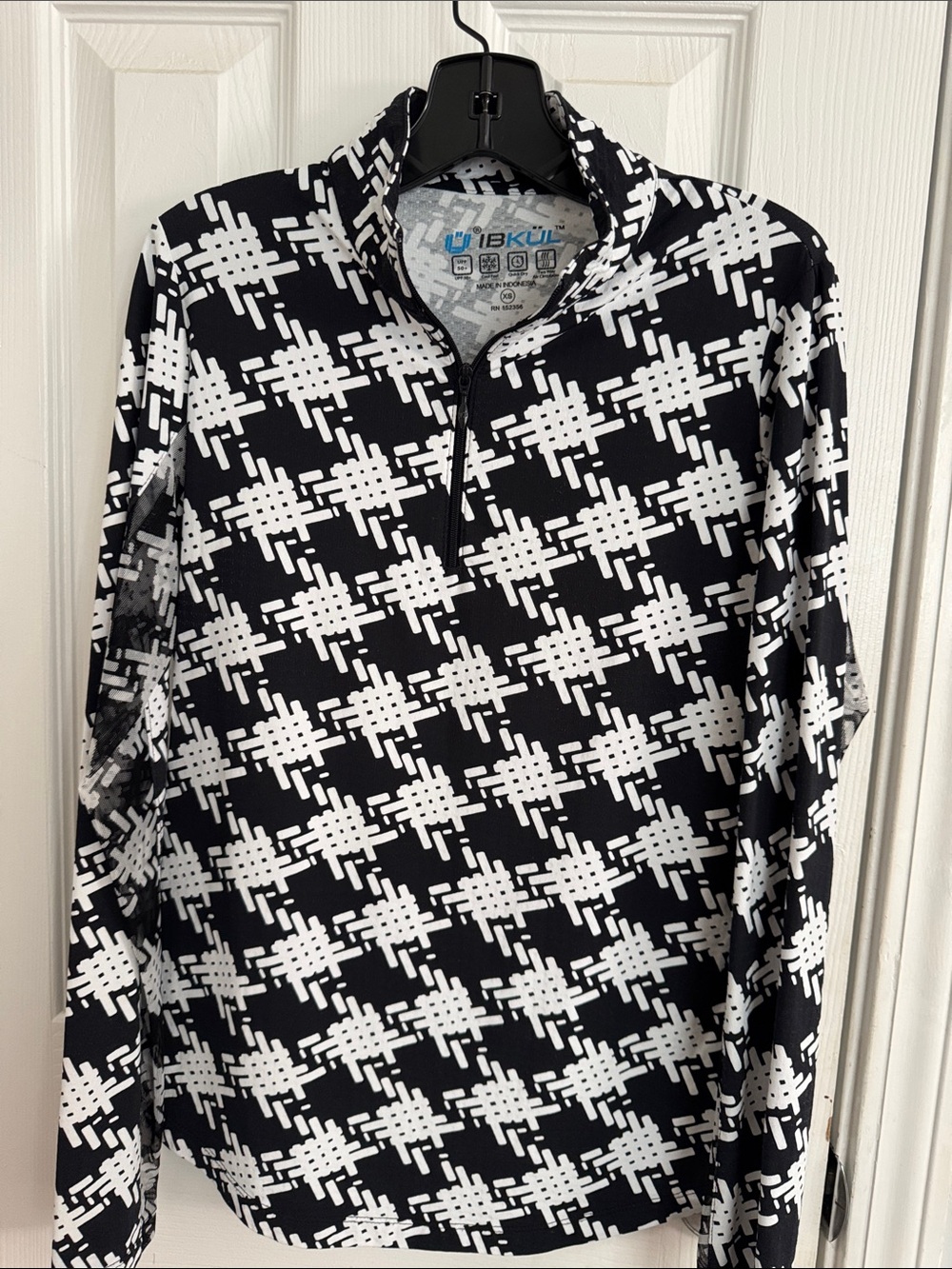 IBKUL Black & White Geometric Zip Polo